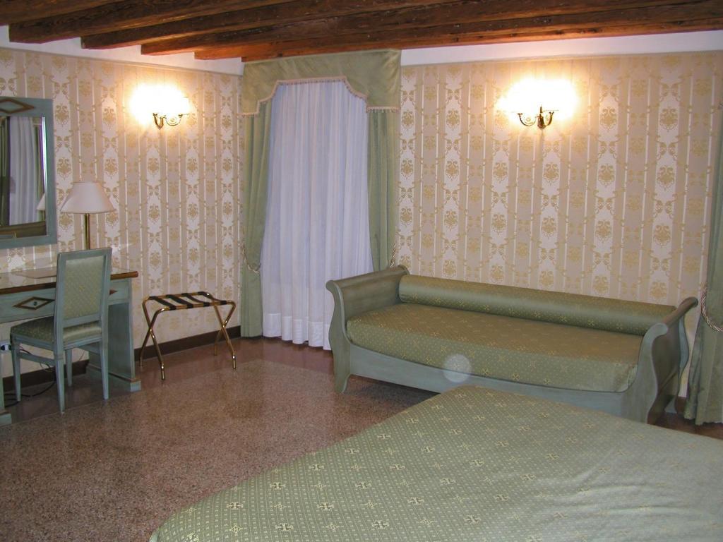 Junior Suite with Canal View