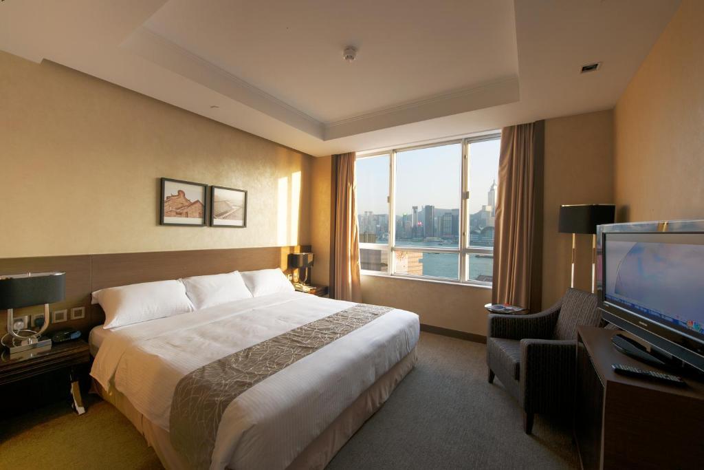 King Suite with Harbor View