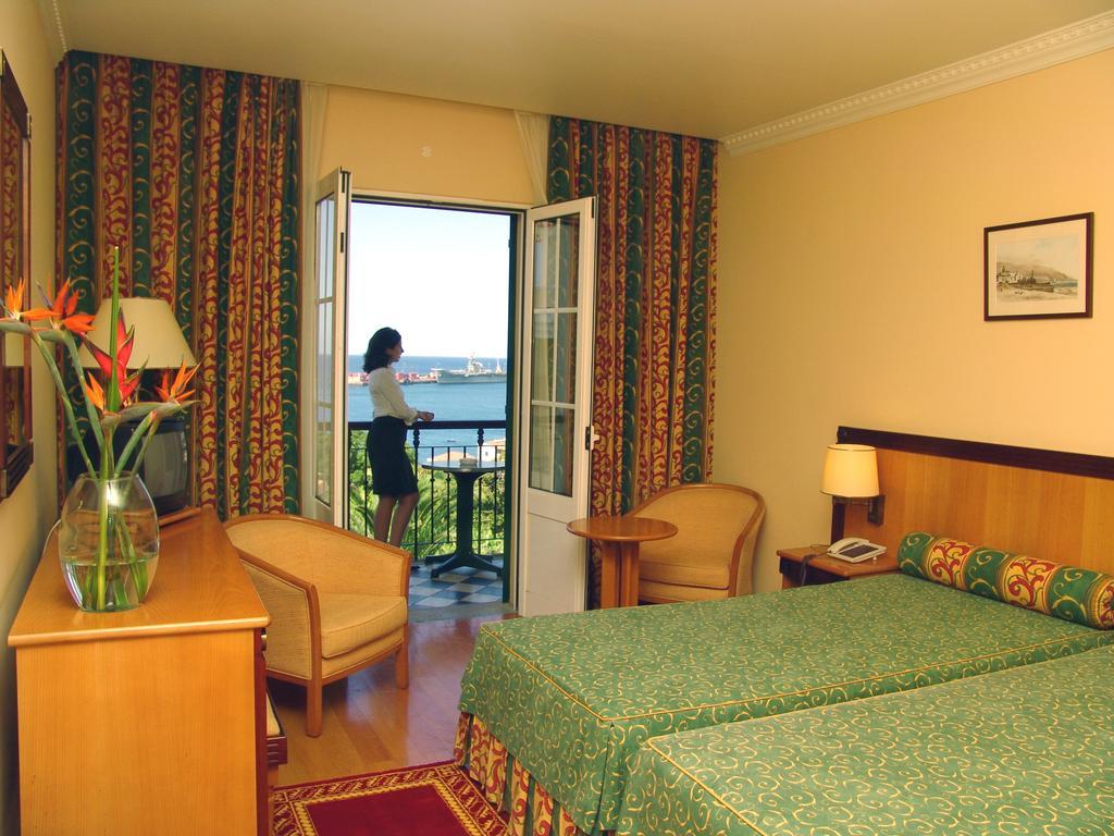 Double or Twin Room with Sea View
