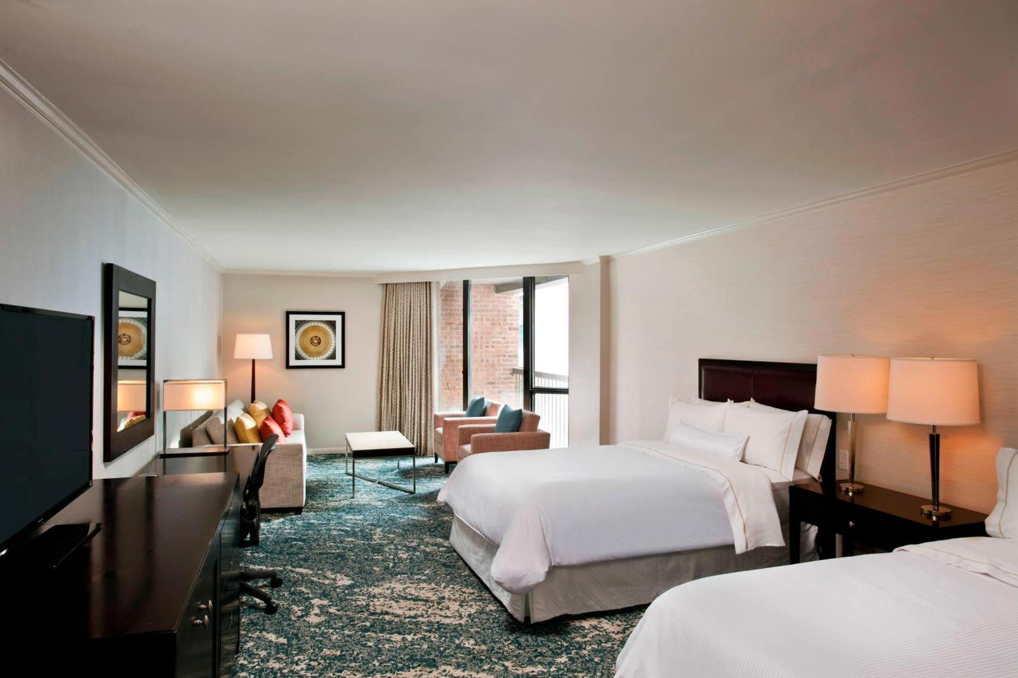 Studio Suite, Studio Suite, Corner room
