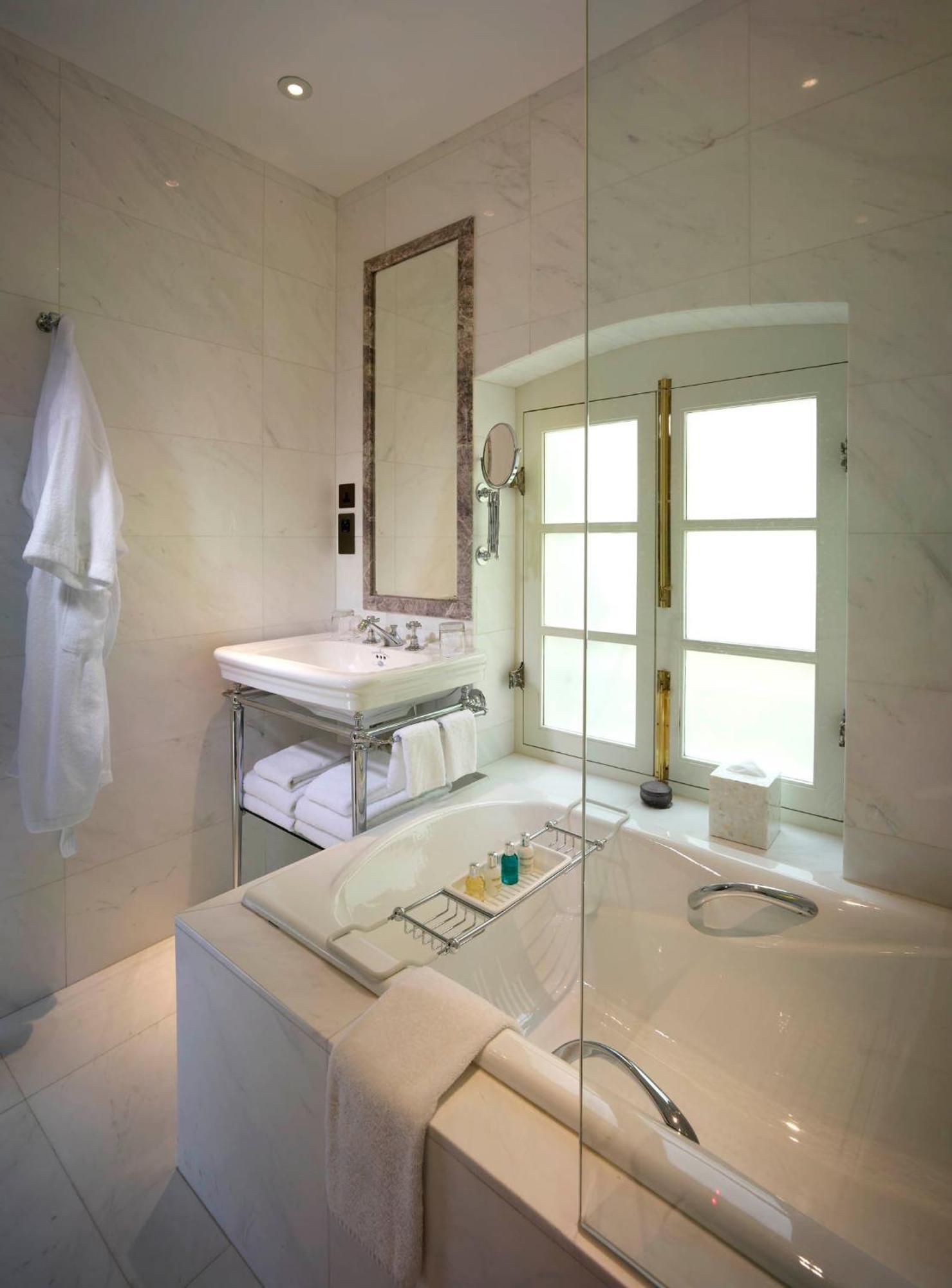 Lower Floor Suite