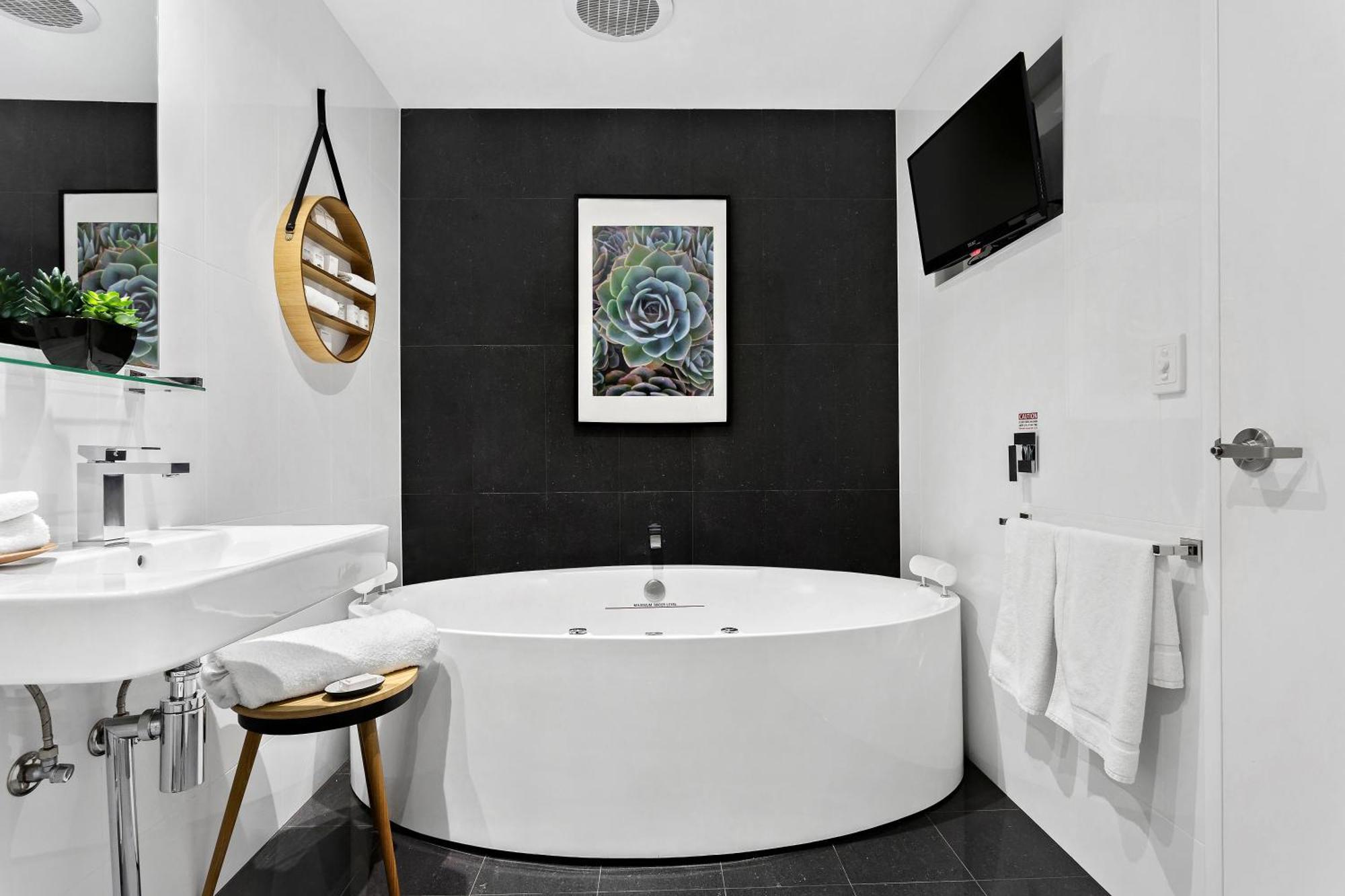 Studio Apartment with Spa Bath