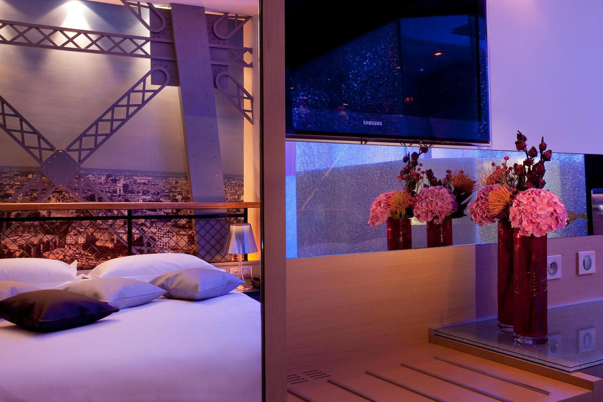 Double Room Tour Eiffel Spa Bath
