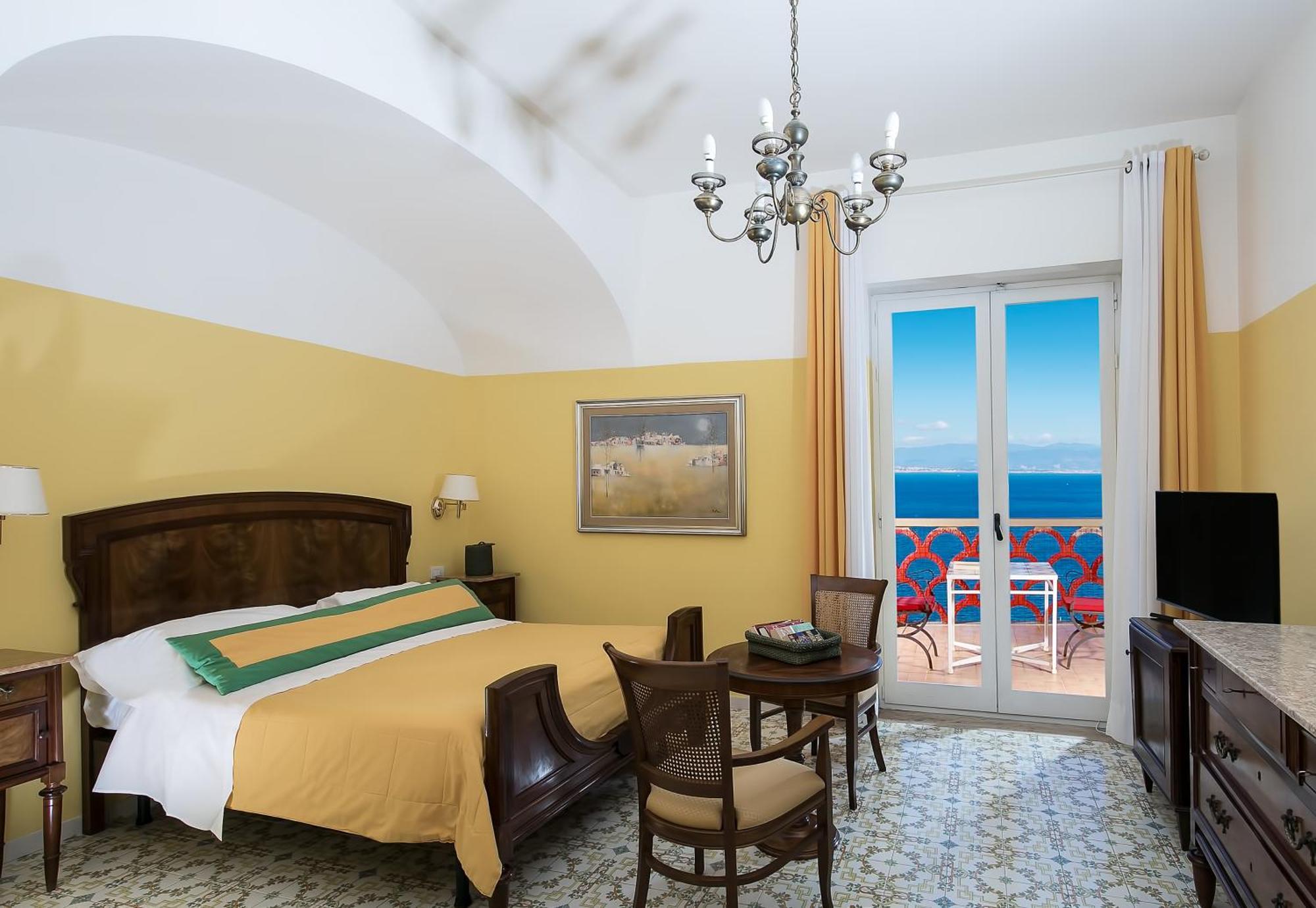 Classic Double Room with Balcony and Sea View