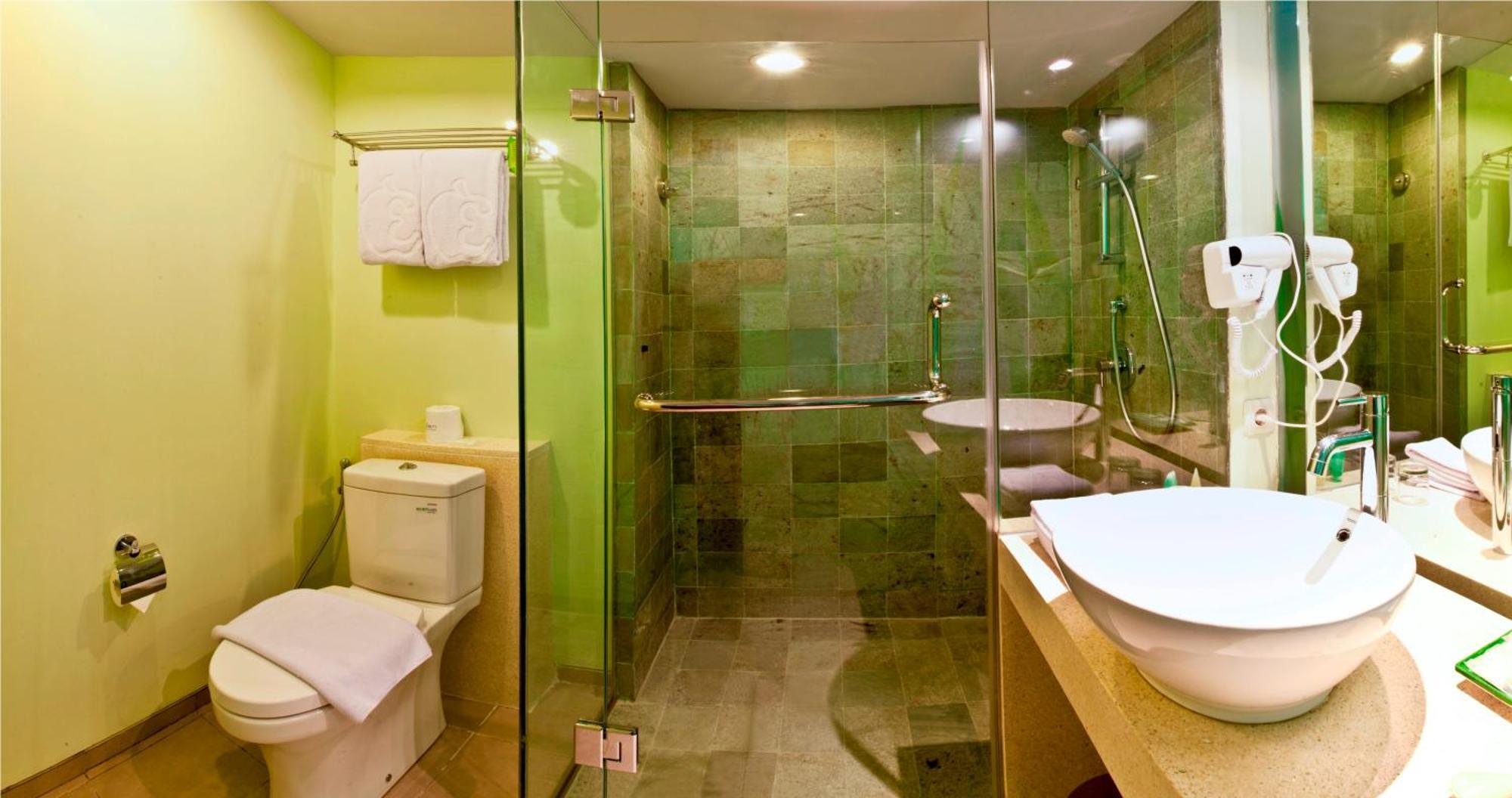 EDEN Room with Kids Pool Access