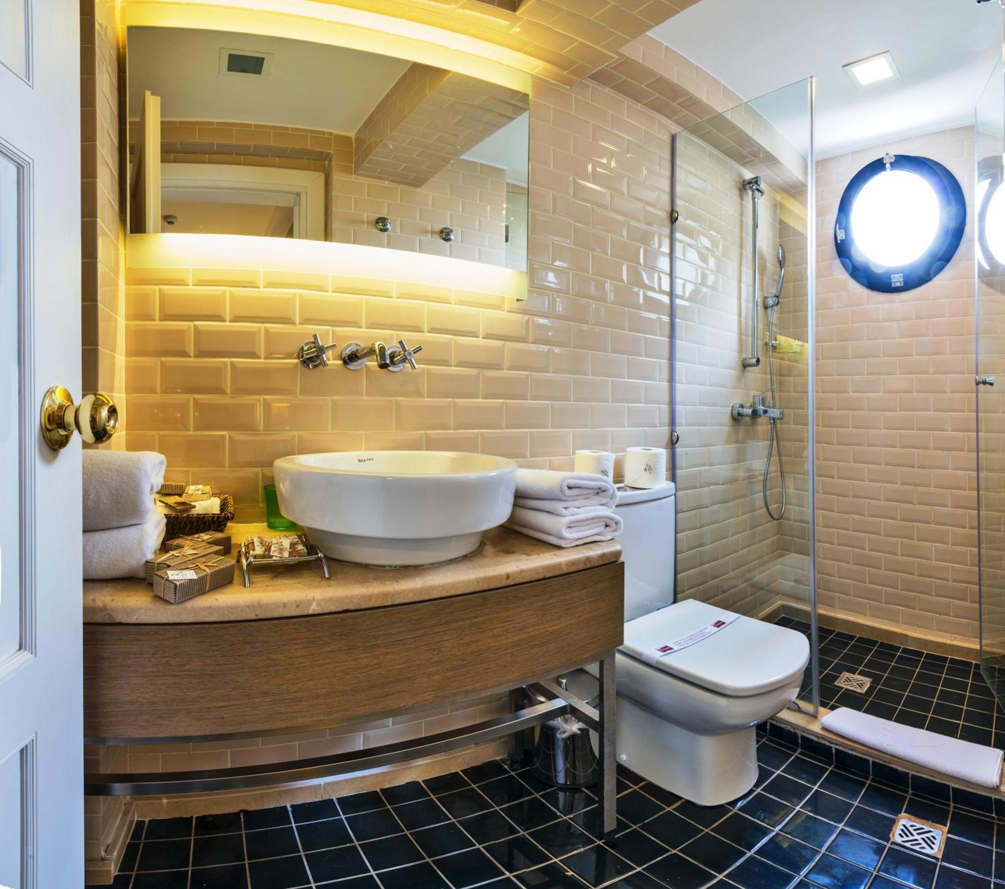 Deluxe Double or Twin Room with Sea View