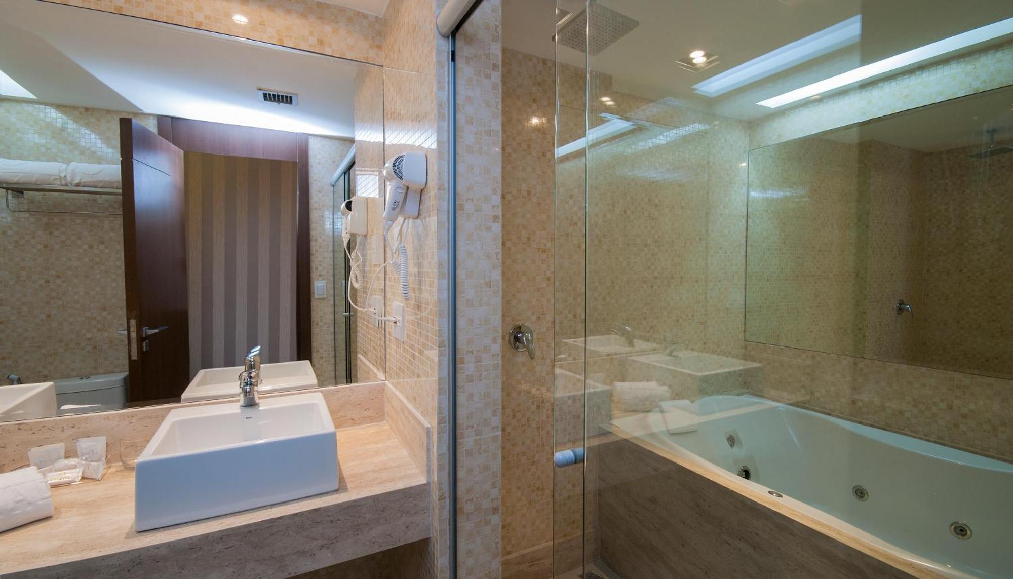 Deluxe Suite with Spa Bath