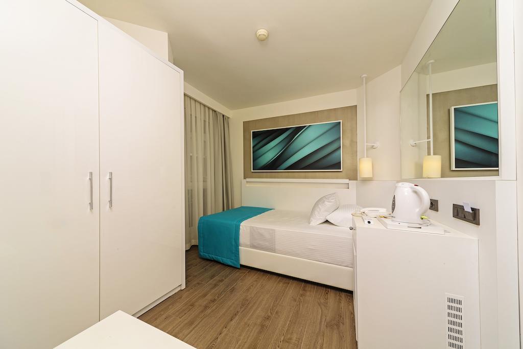 Standard Double or Twin Room with Partial Sea View