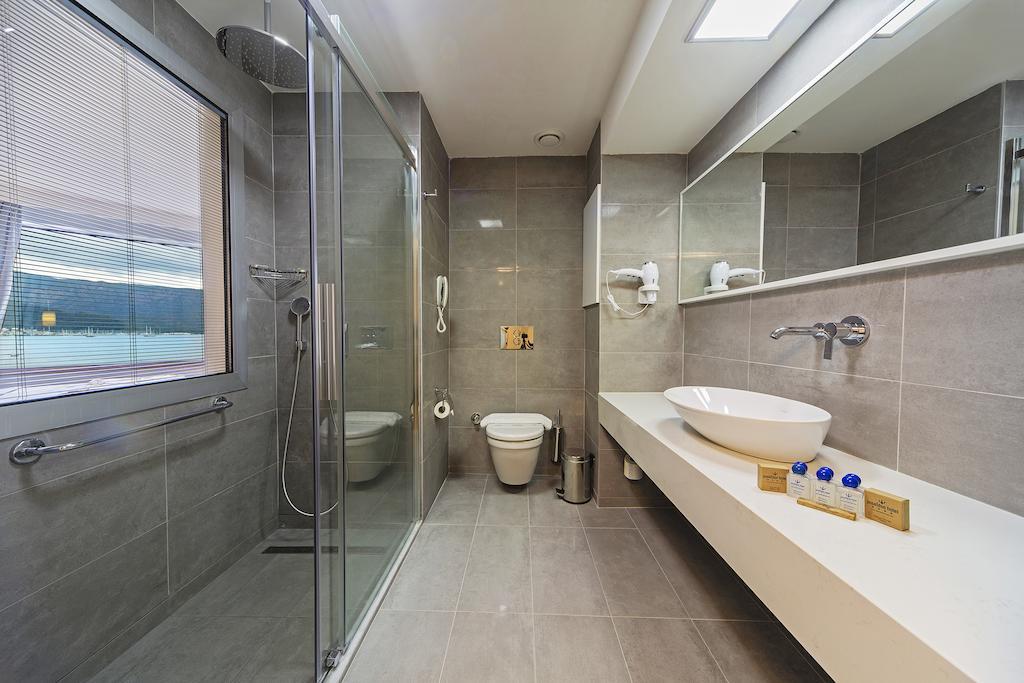 Corner Suite