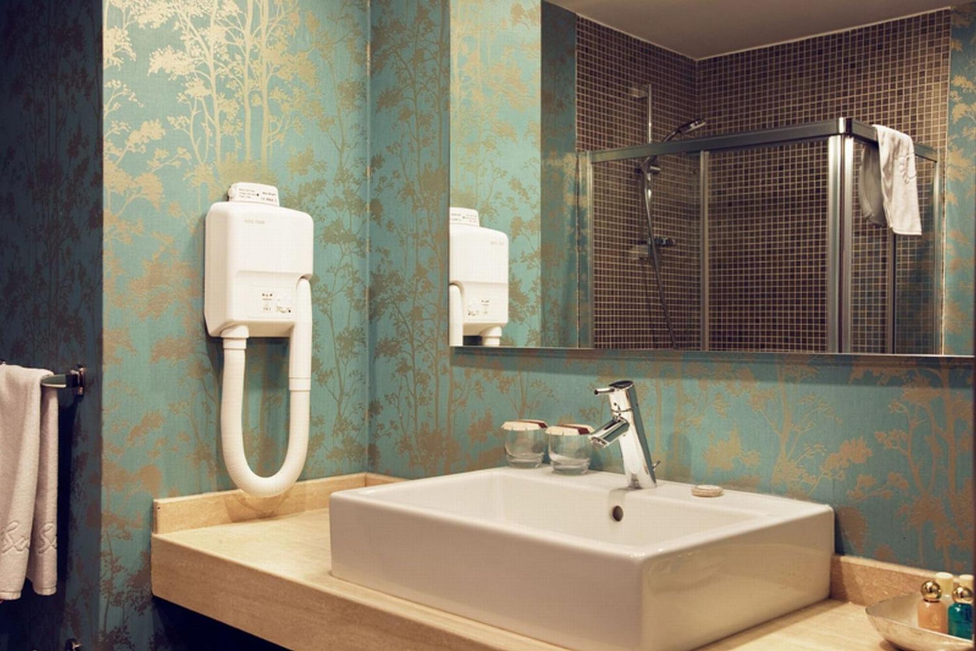 Deluxe Double or Twin Room with City View