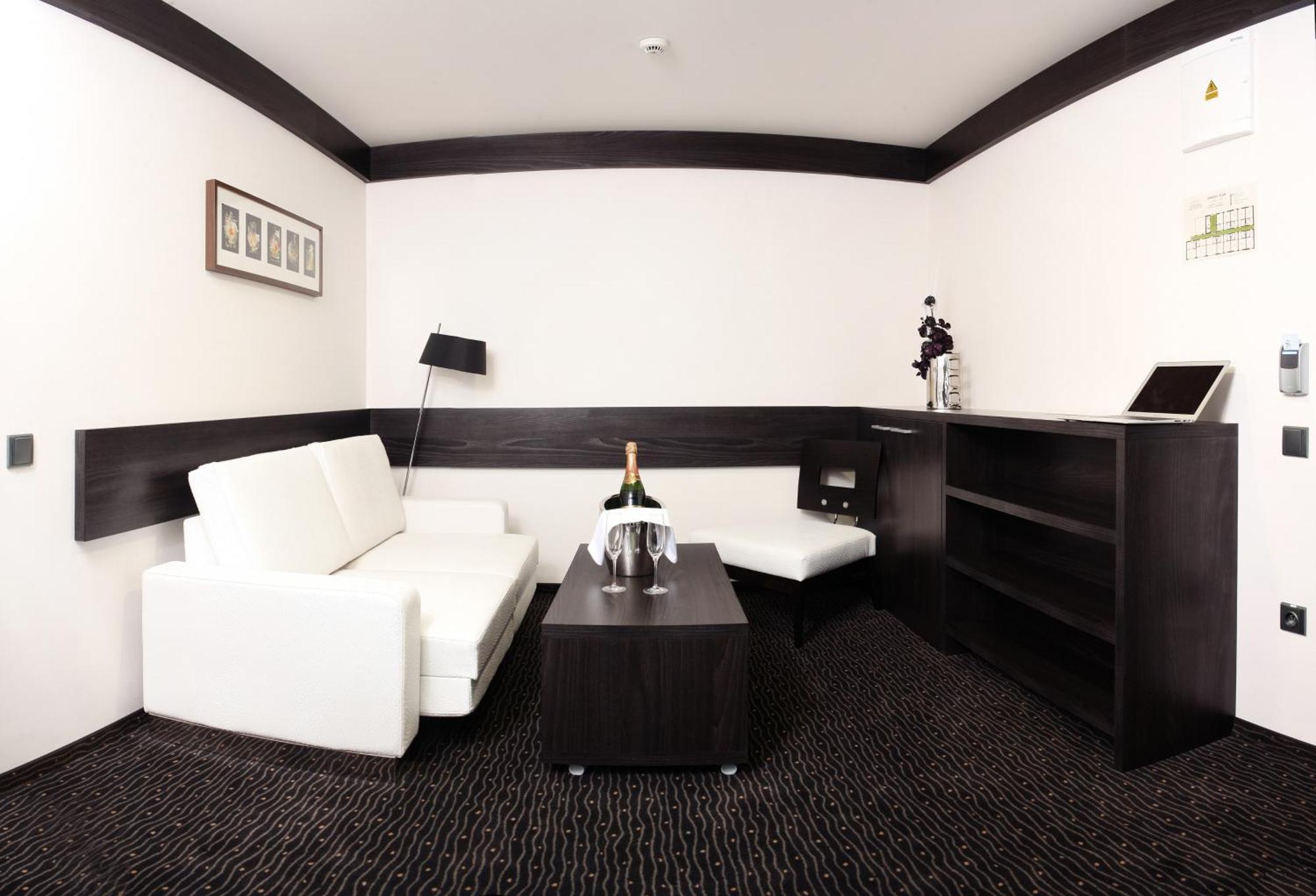 Suite (2 Adults)