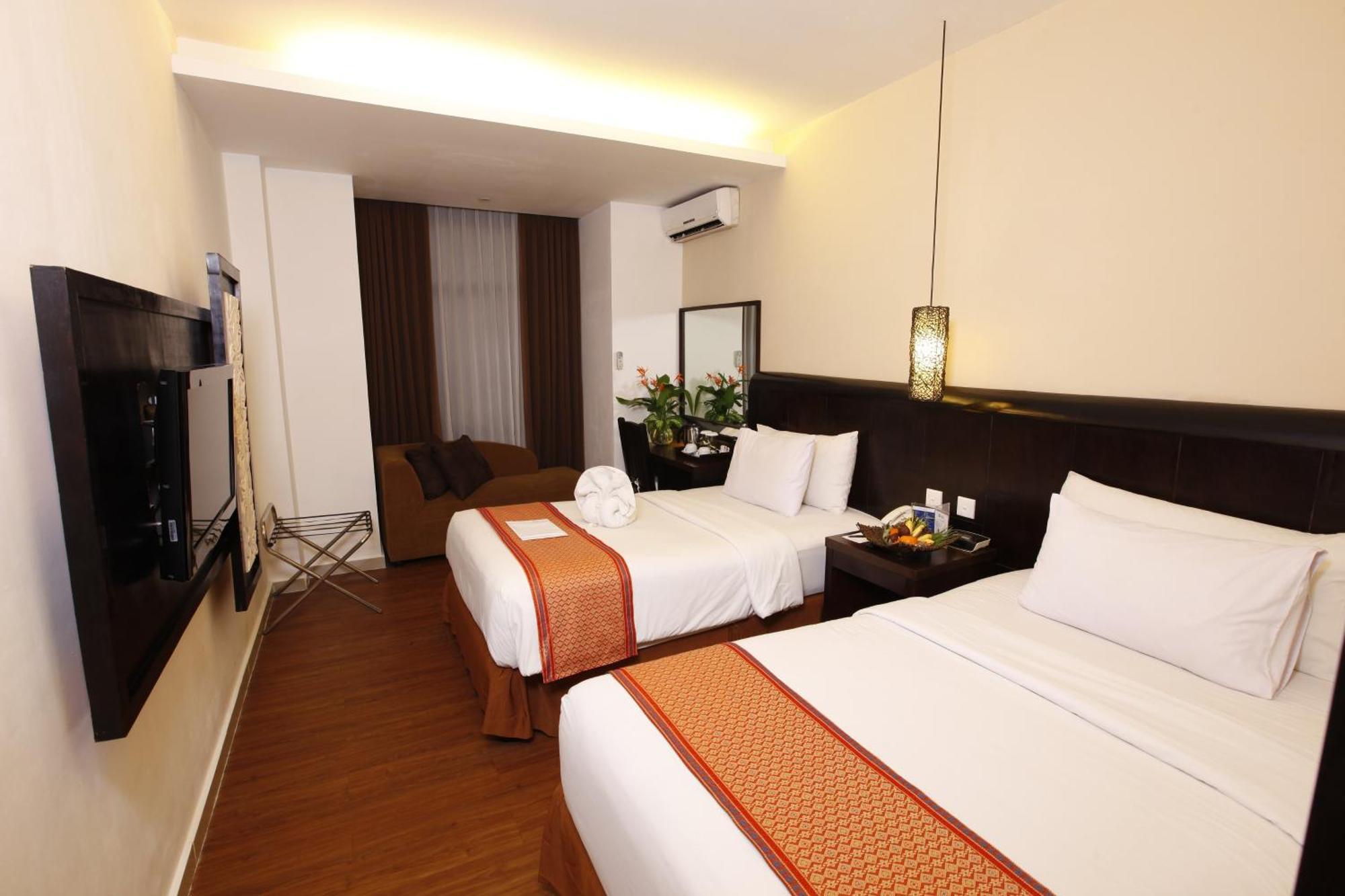 Superior Twin Room with City View - Non-Smoking