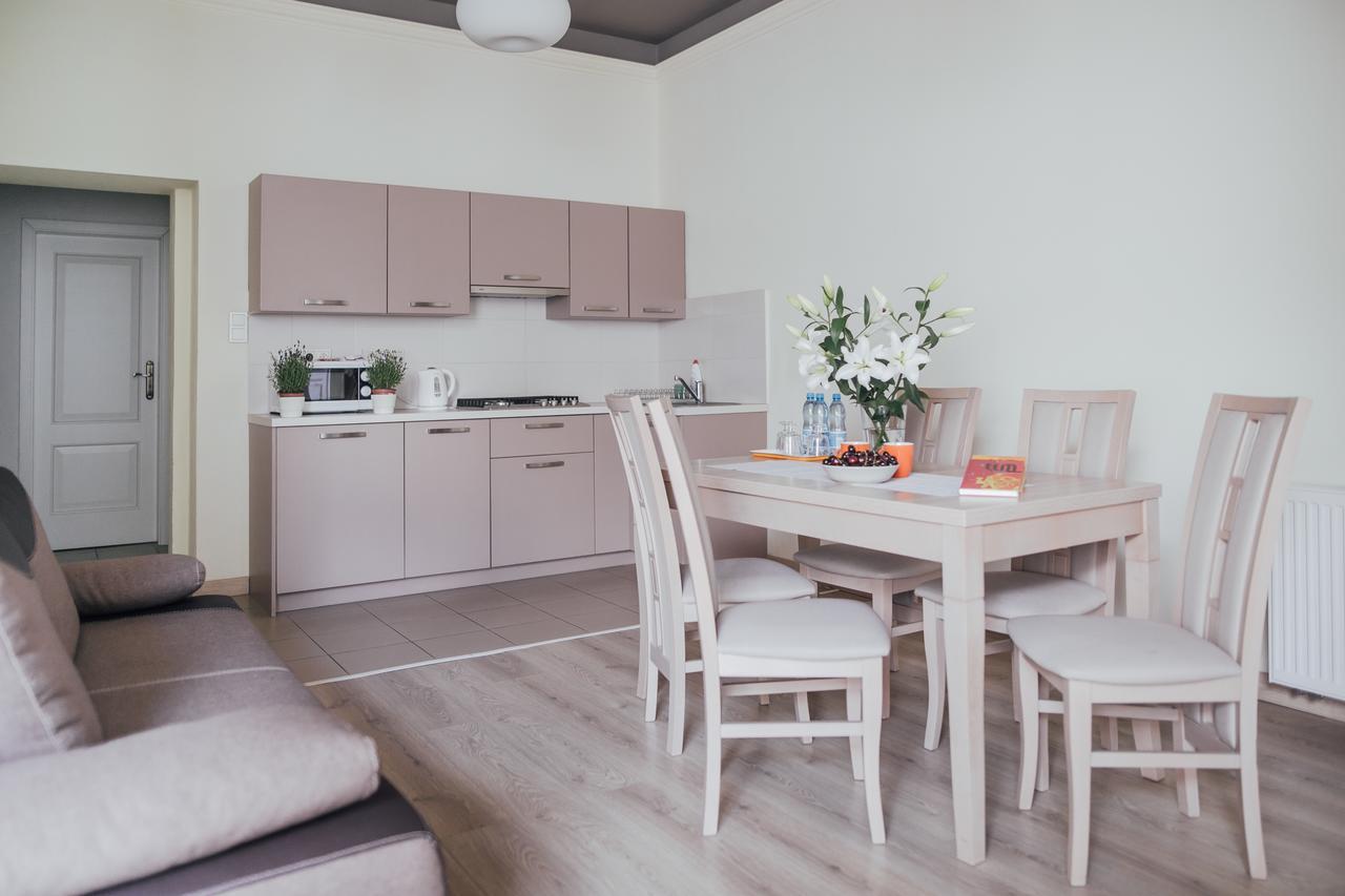 Deluxe Apartment with Balcony