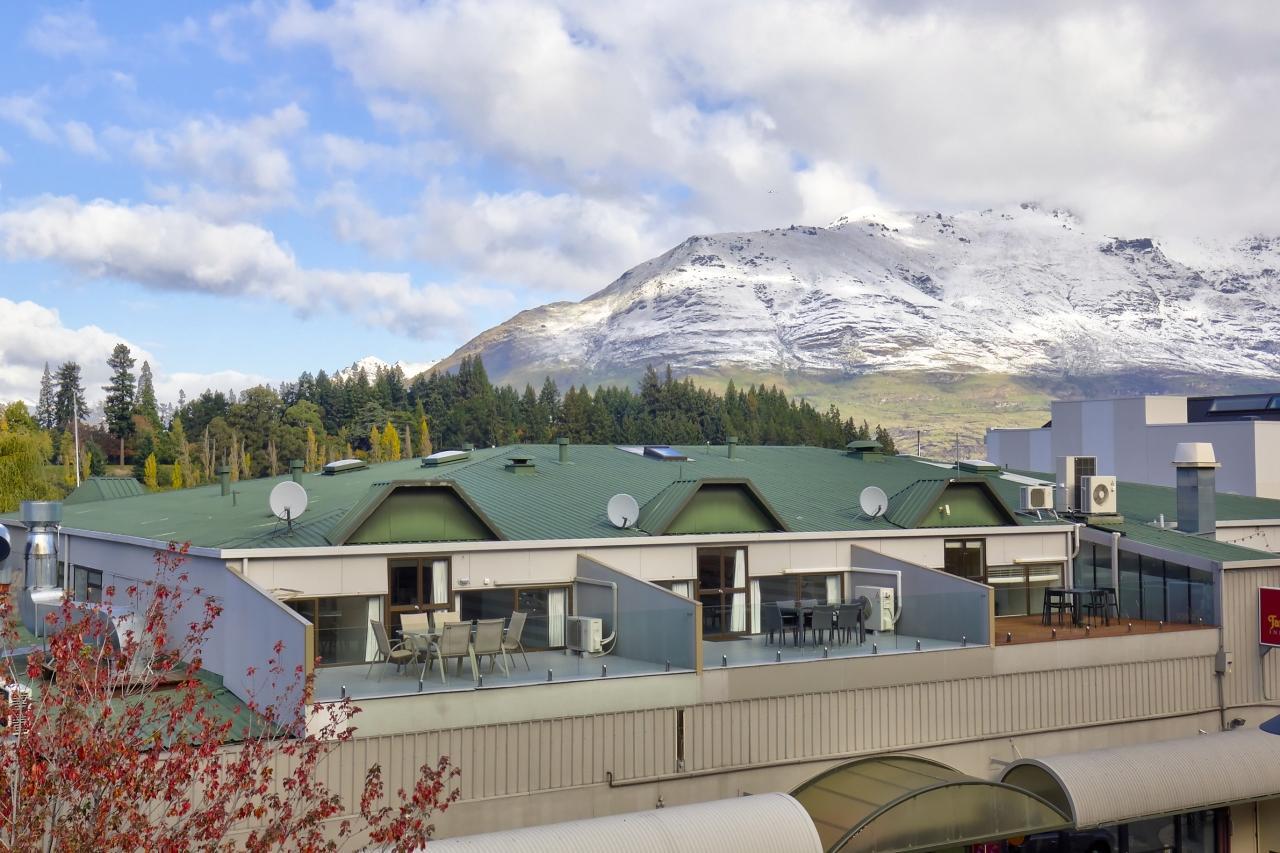 Apartment 7 with Mountain View