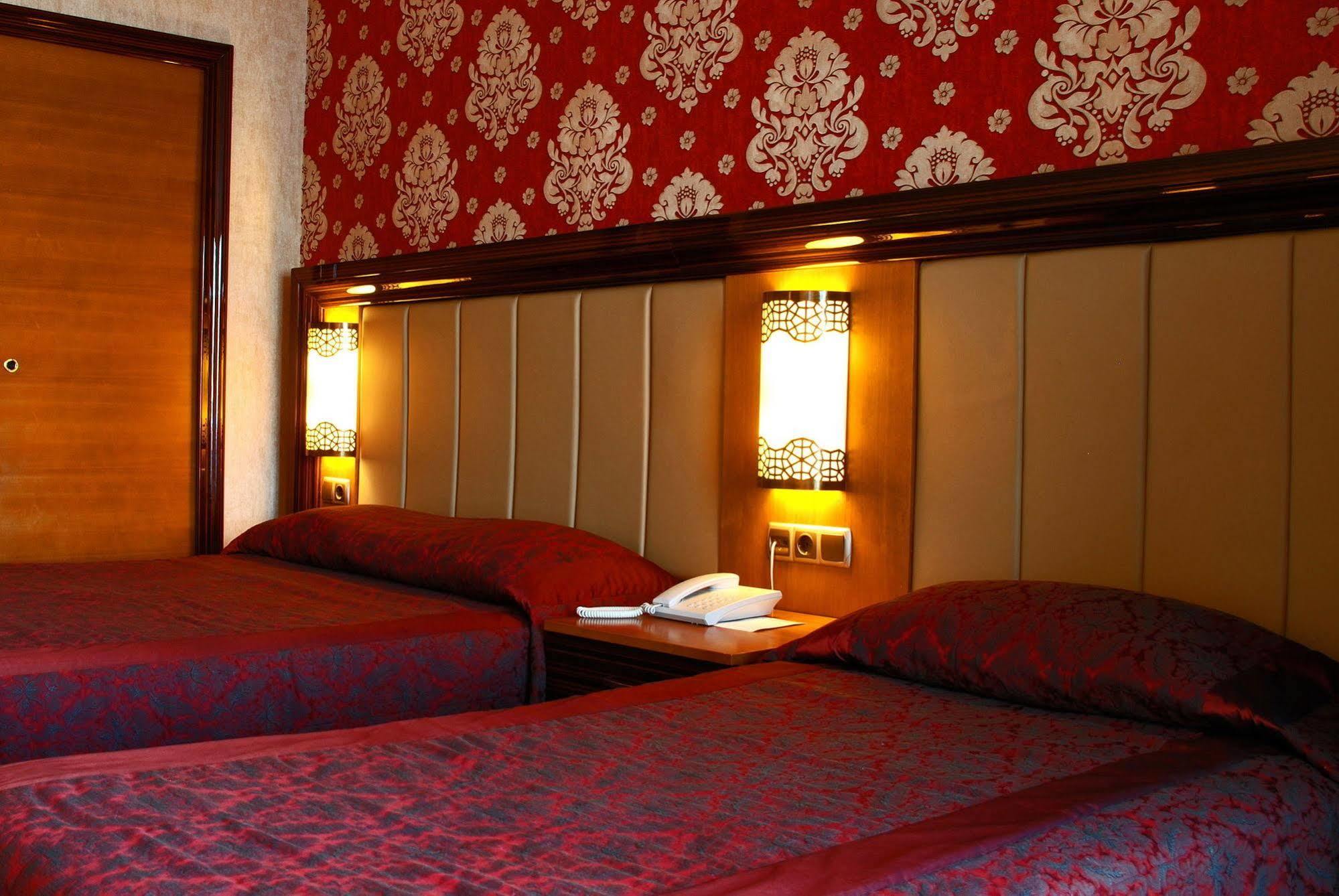 Large Room (2 Adults + 2 Children)