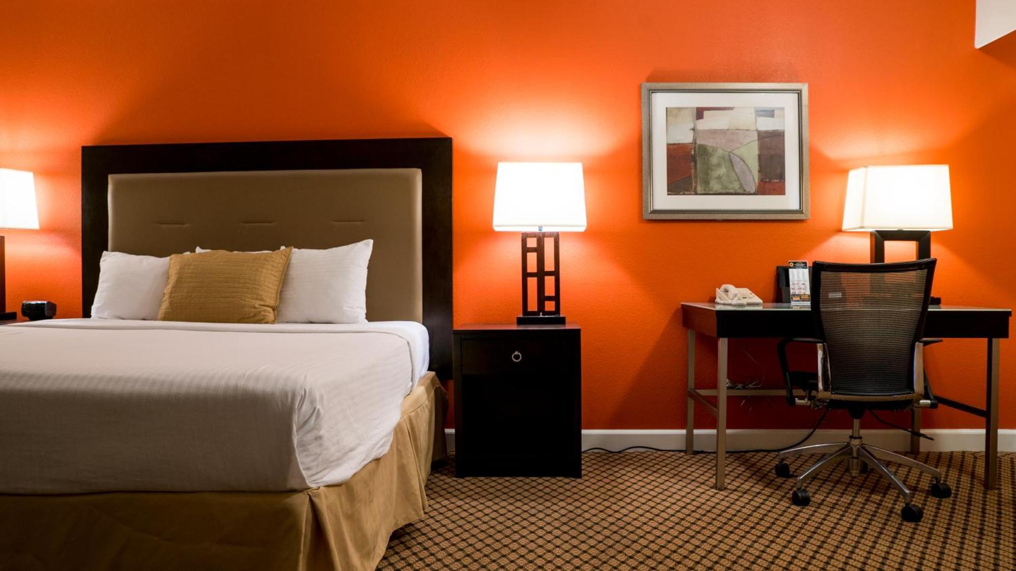 Deluxe Queen Room with Two Queen Beds - Smoking