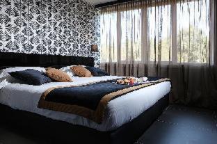 Deluxe King Room with Sofa Bed