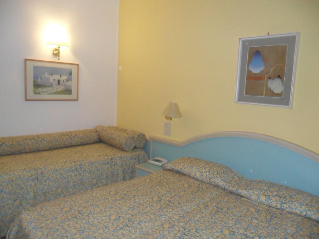 Quadruple Room with Partial Sea View