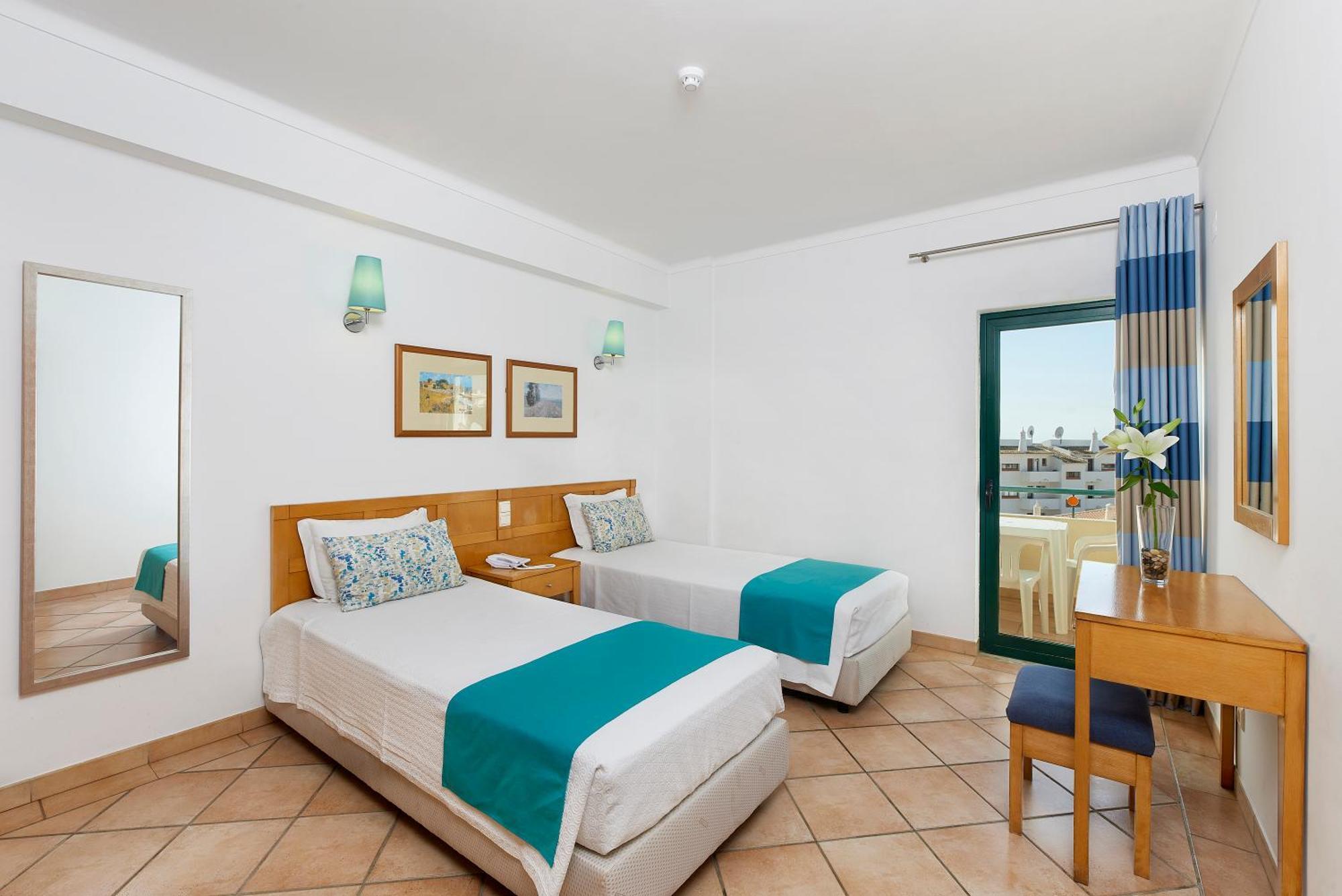 Classic One-Bedroom Apartment - Pool Side