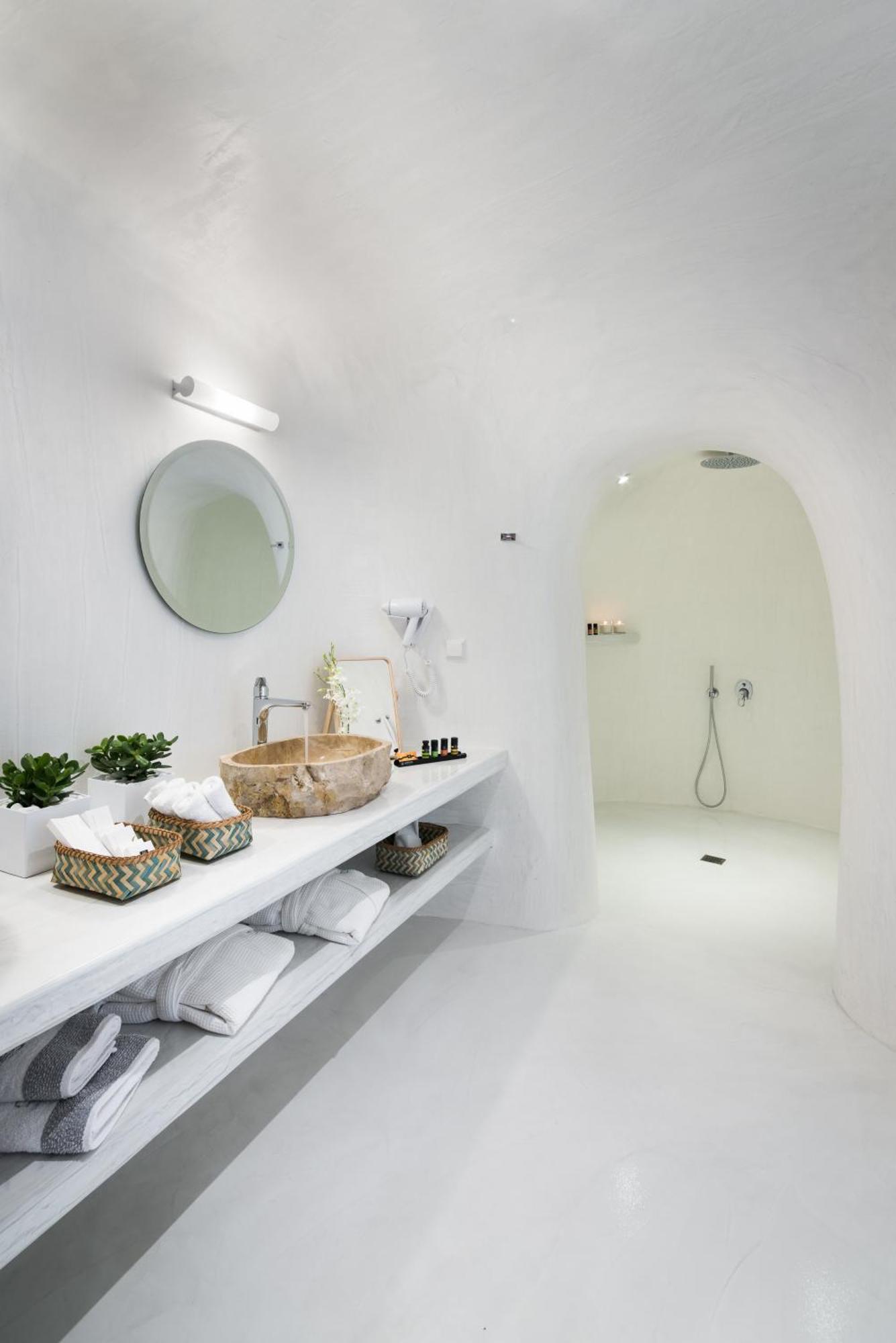 Cave Suite with outdoor heated Infinity plunge pool