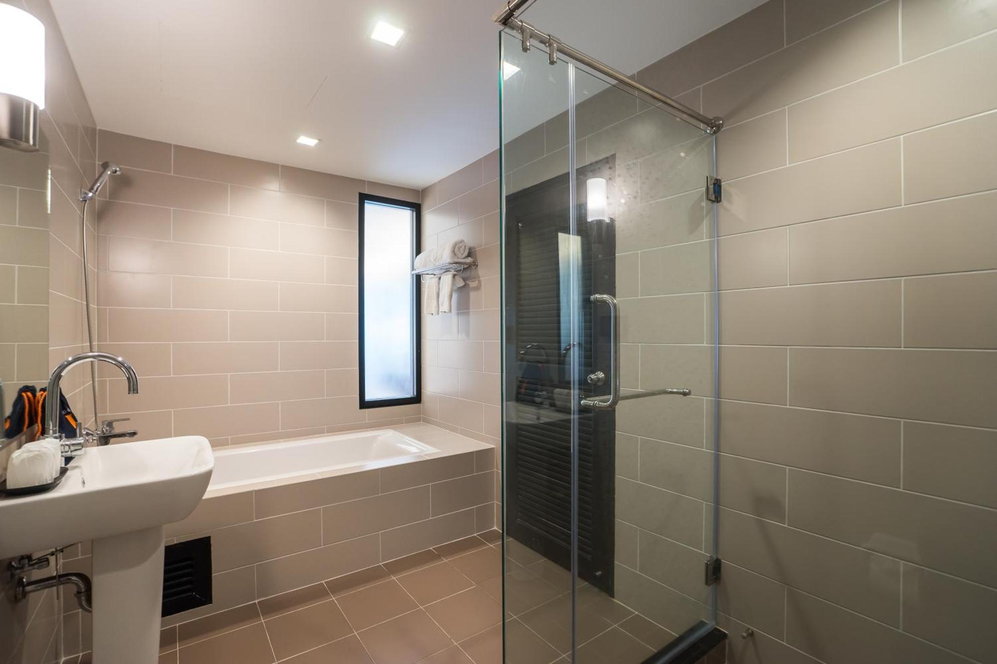 Deluxe Premier Pool View Room