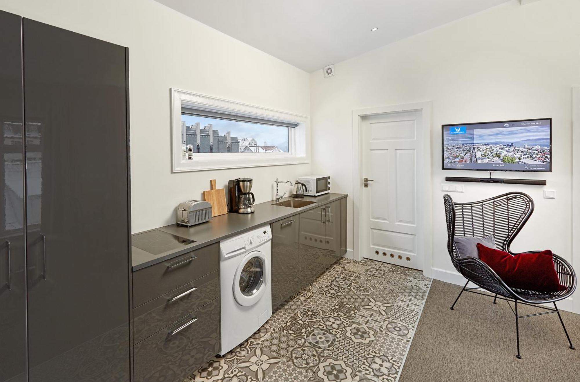 Penthouse Luxury Studio Apartment Top Floor,712279402:JPEG