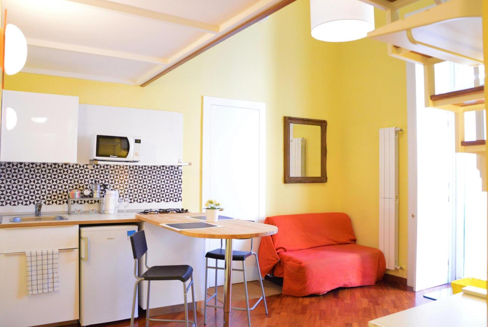 Studio with Balcony - Split Level