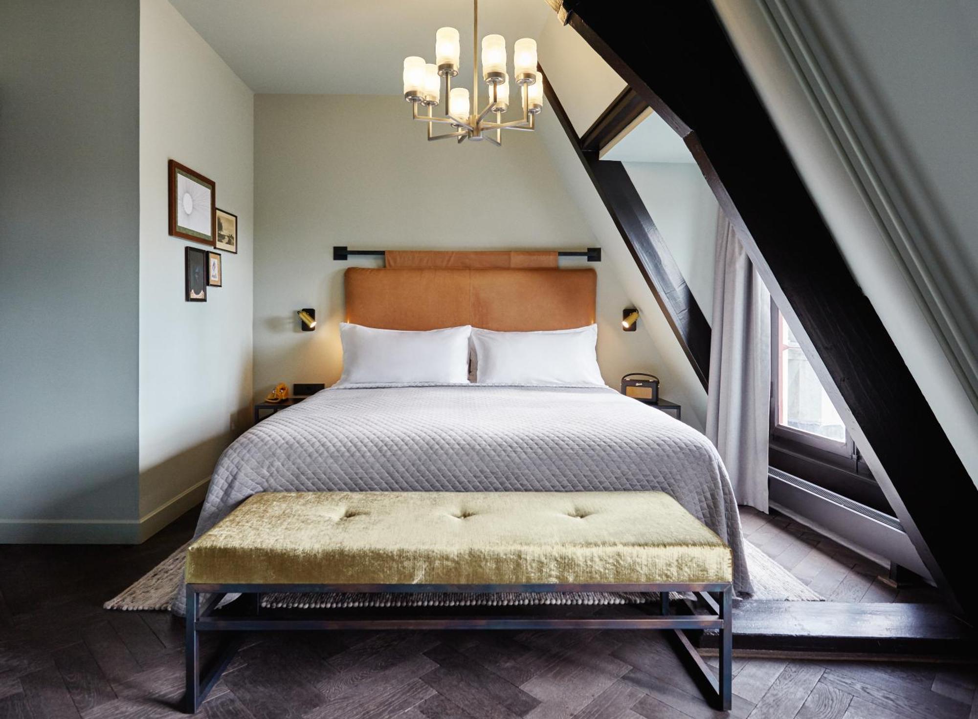 Roomy with canal view