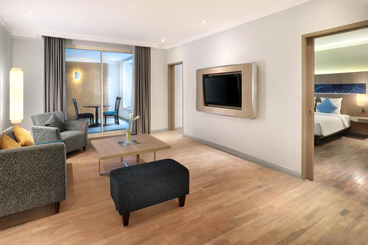 Deluxe Suite