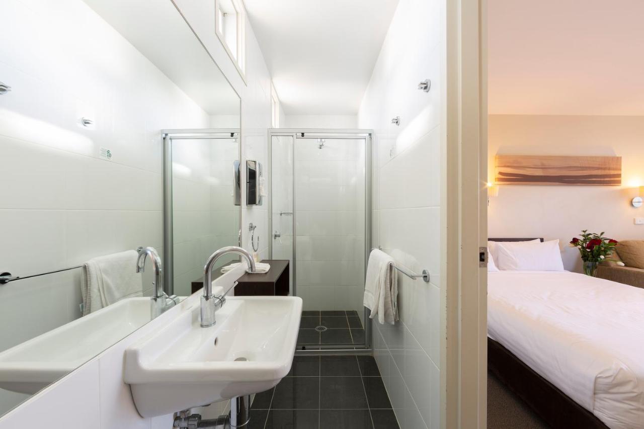 Superior Queen Room with Single Bed