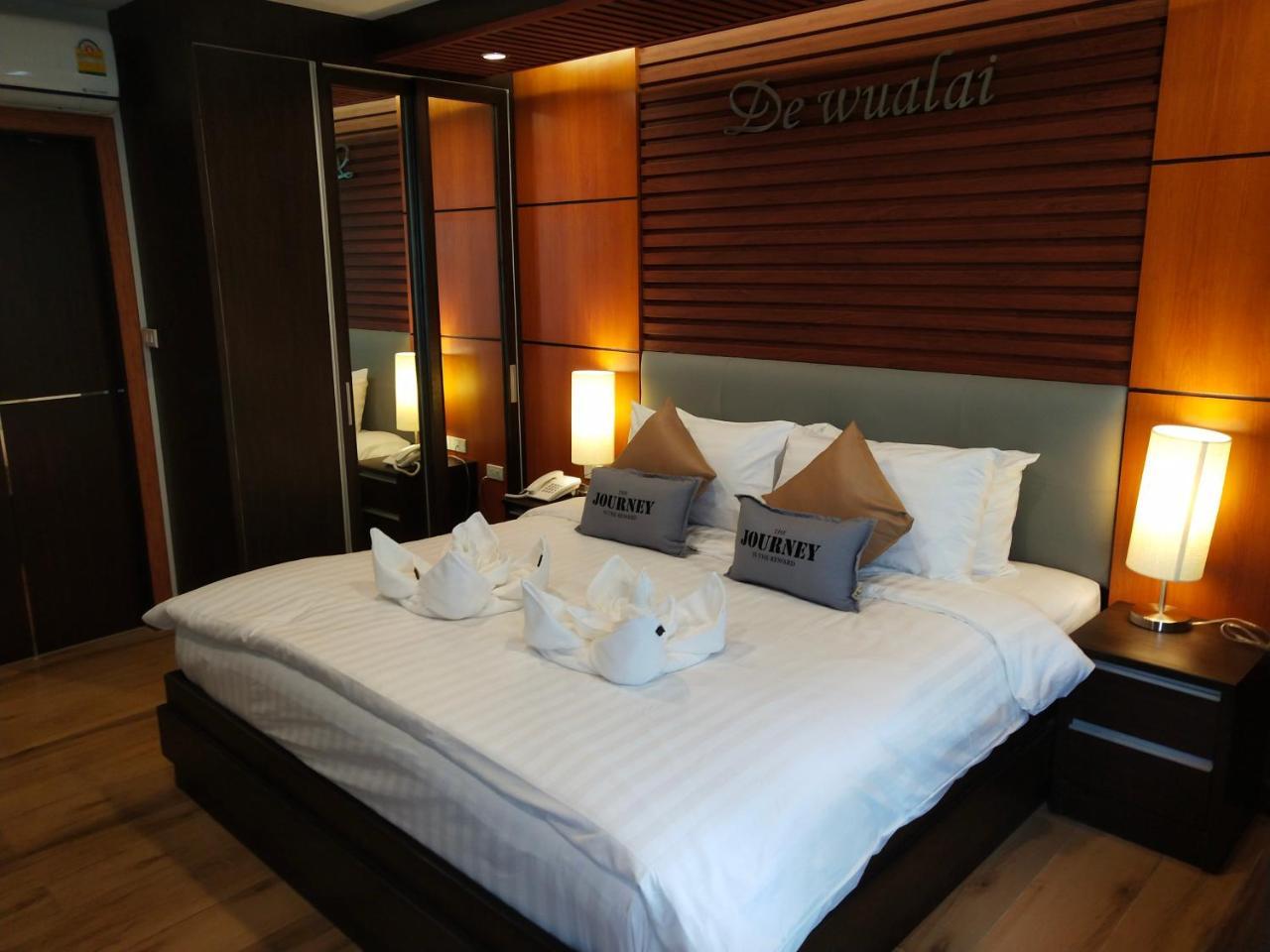 King Room with Roll-In Shower - Disability Access