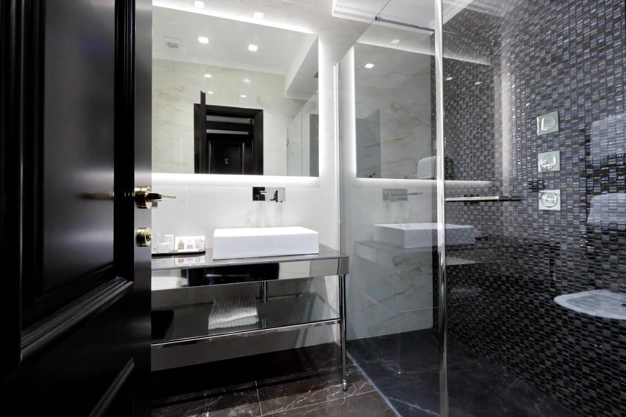 Double or Twin Room with Private Bathroom