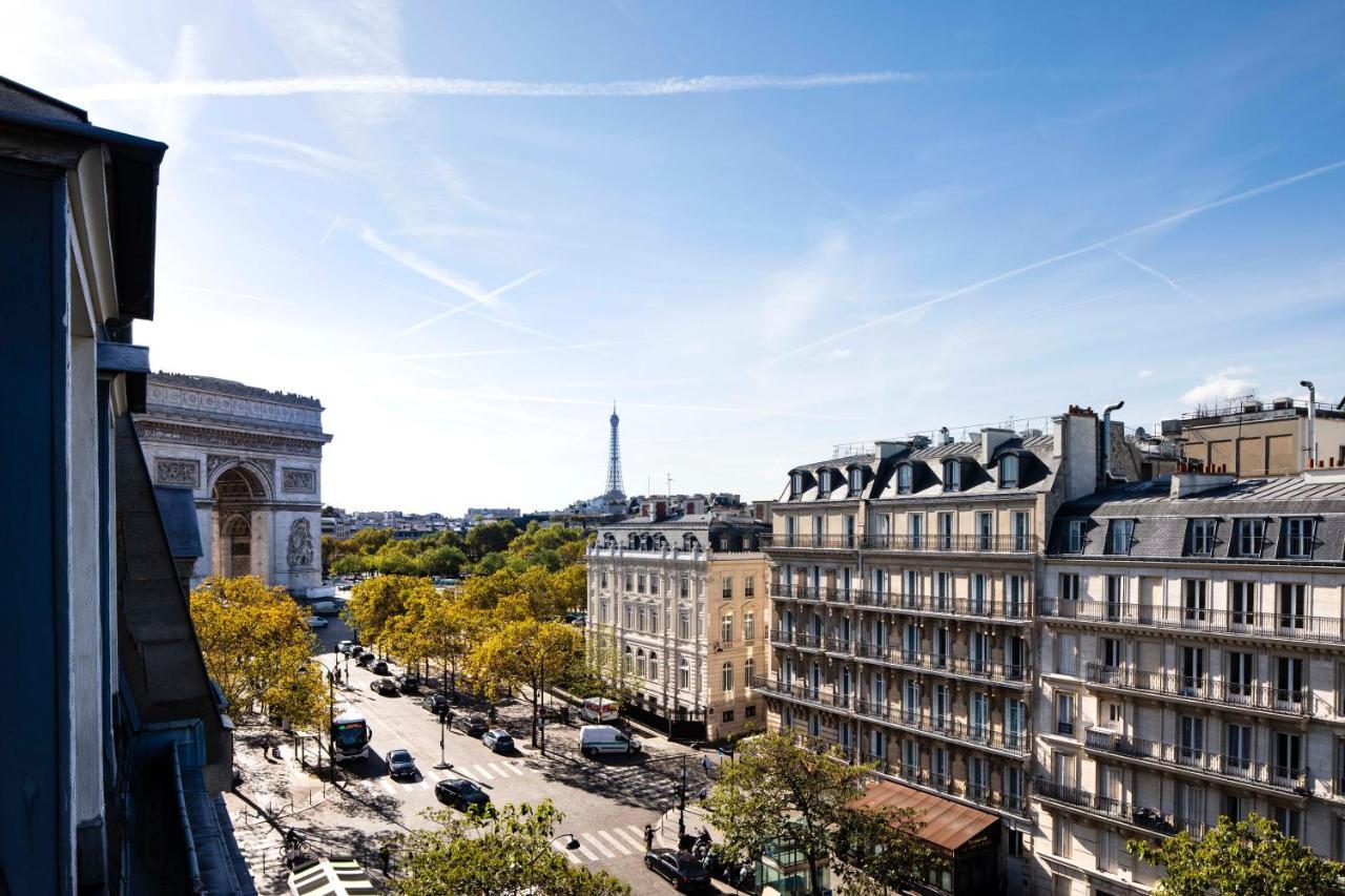 Standard Twin Room with Arc de Triomphe View