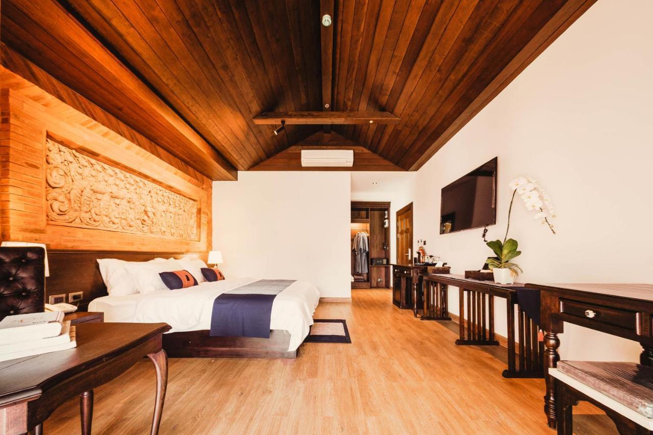 Deluxe Suite with Balcony