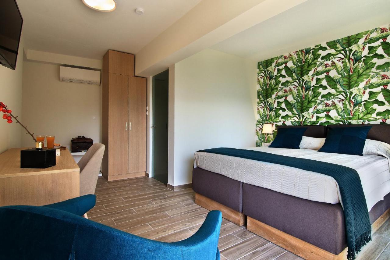 Superior Double Room with Balcony & Side Sea View
