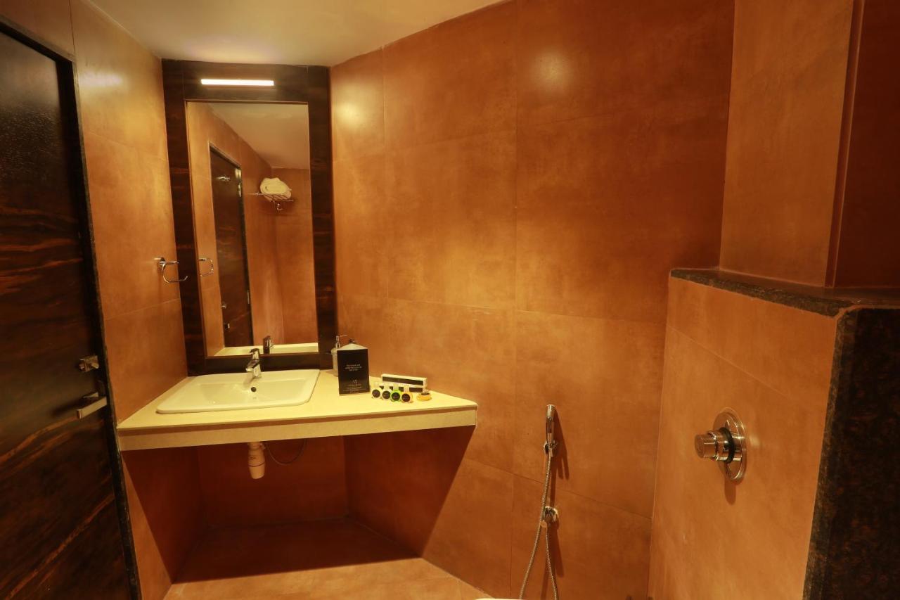 Deluxe Double Room (2 Adults + 1 Child)