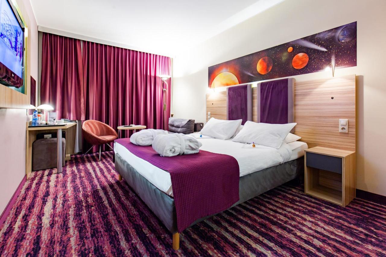 Business Queen Room