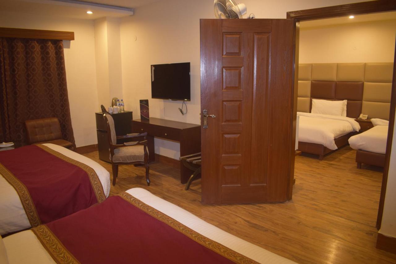 Deluxe Family Room