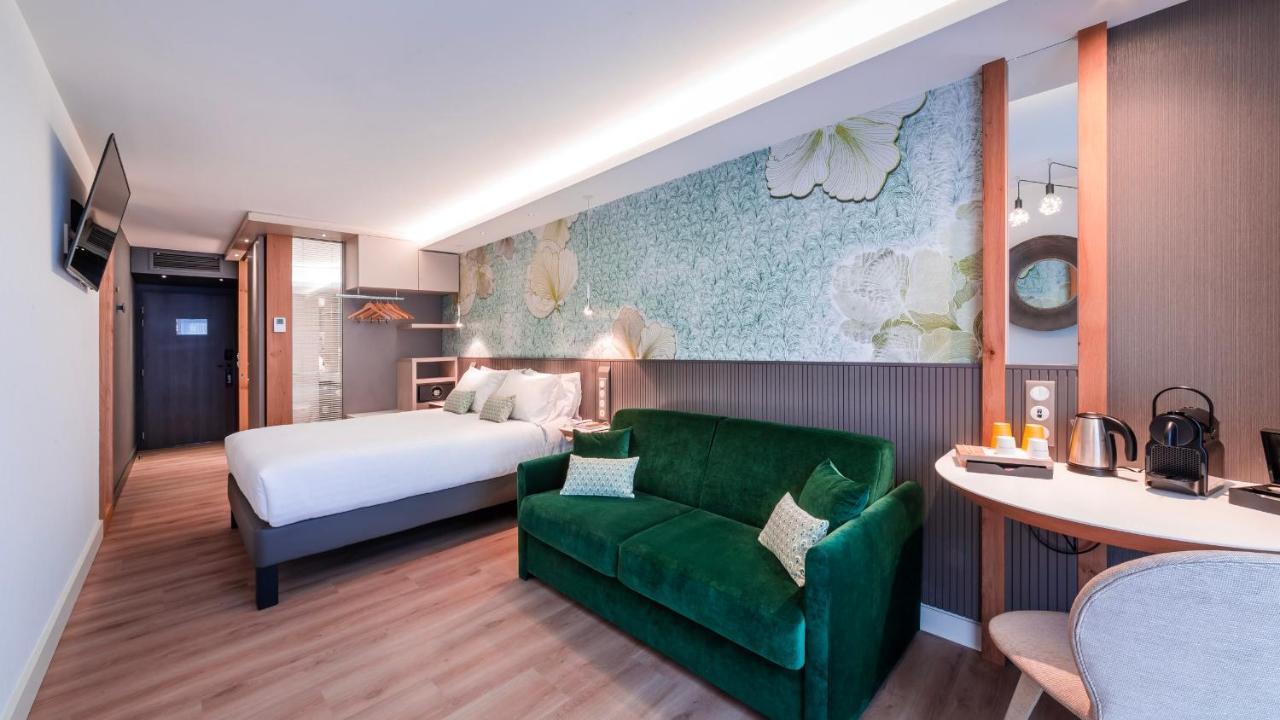 Premium Queen Room with sofa bed