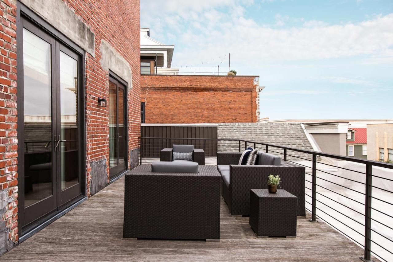 Luxury One-Bedroom Suite Terrace