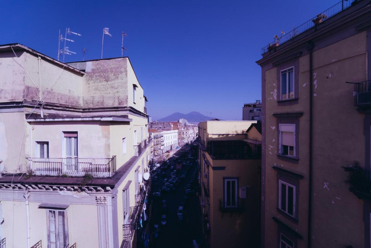 Apartment with Mountain View