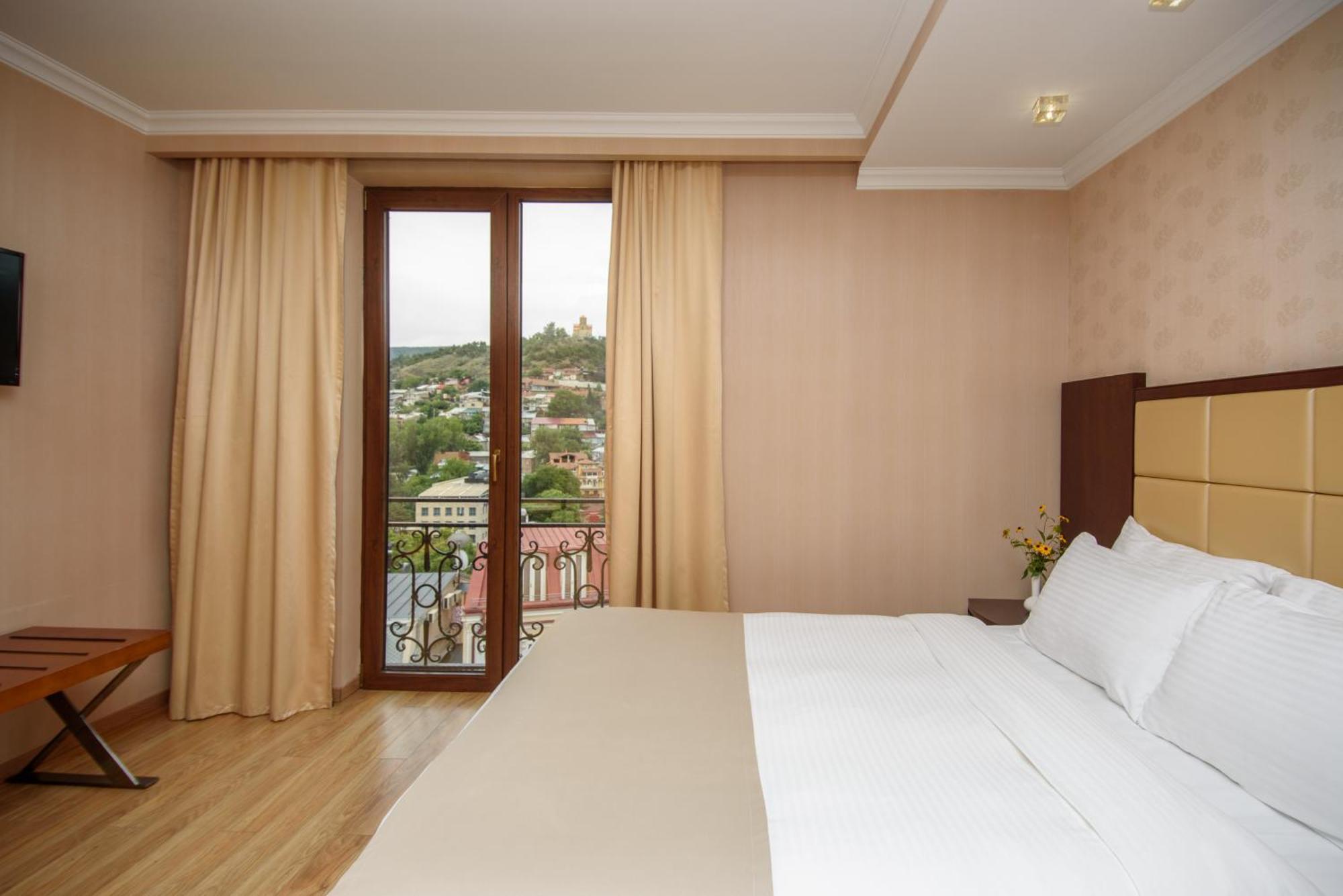Double Room with Mountain View