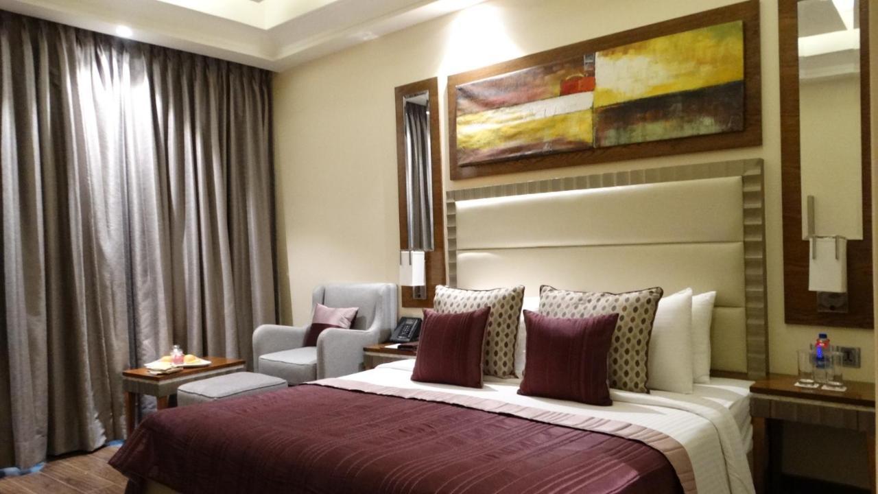 Club Queen Room - Non-Smoking with 15 % OFF ON FOOD & Soft beverages/15% off on Laundry services//1+1 happy hours at Kokkinos from 6-8 pm on IMFL drinks// INR 500 SPA discount