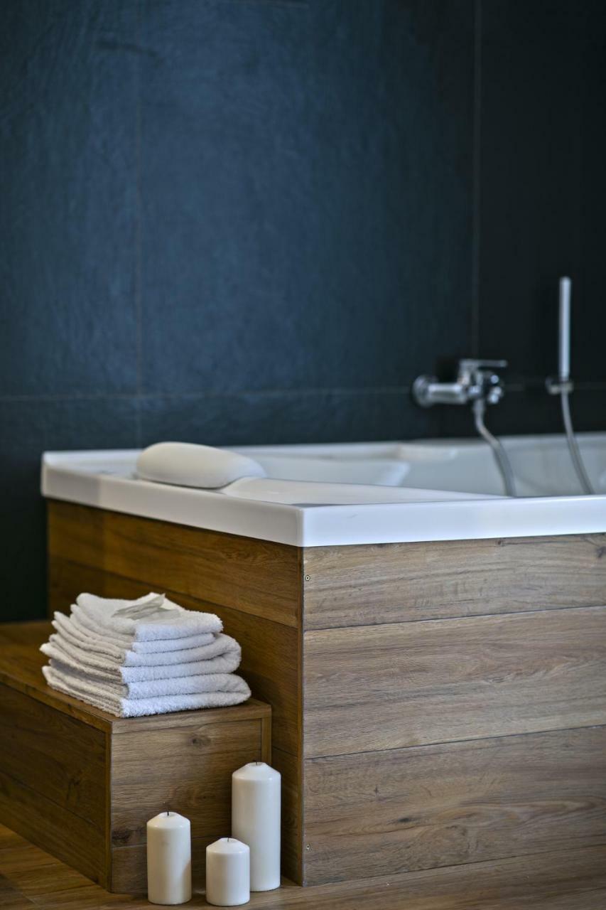 Suite with Spa Bath