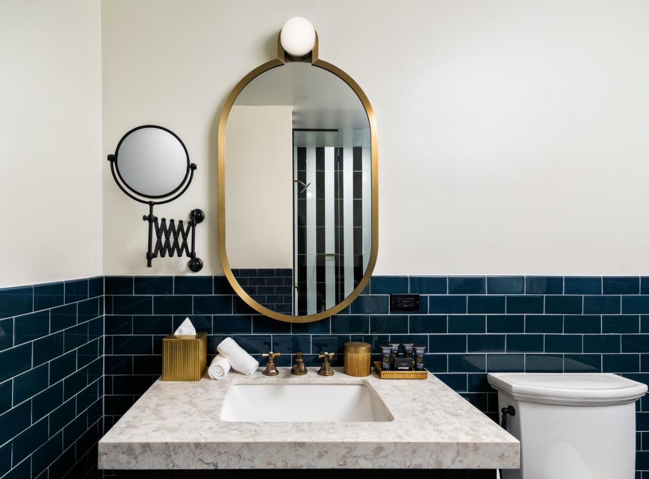 King Room Accessible Tub