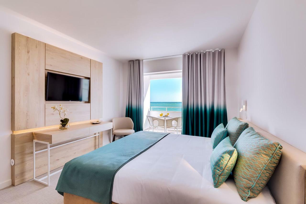 Triple Room with Balcony and Sea View