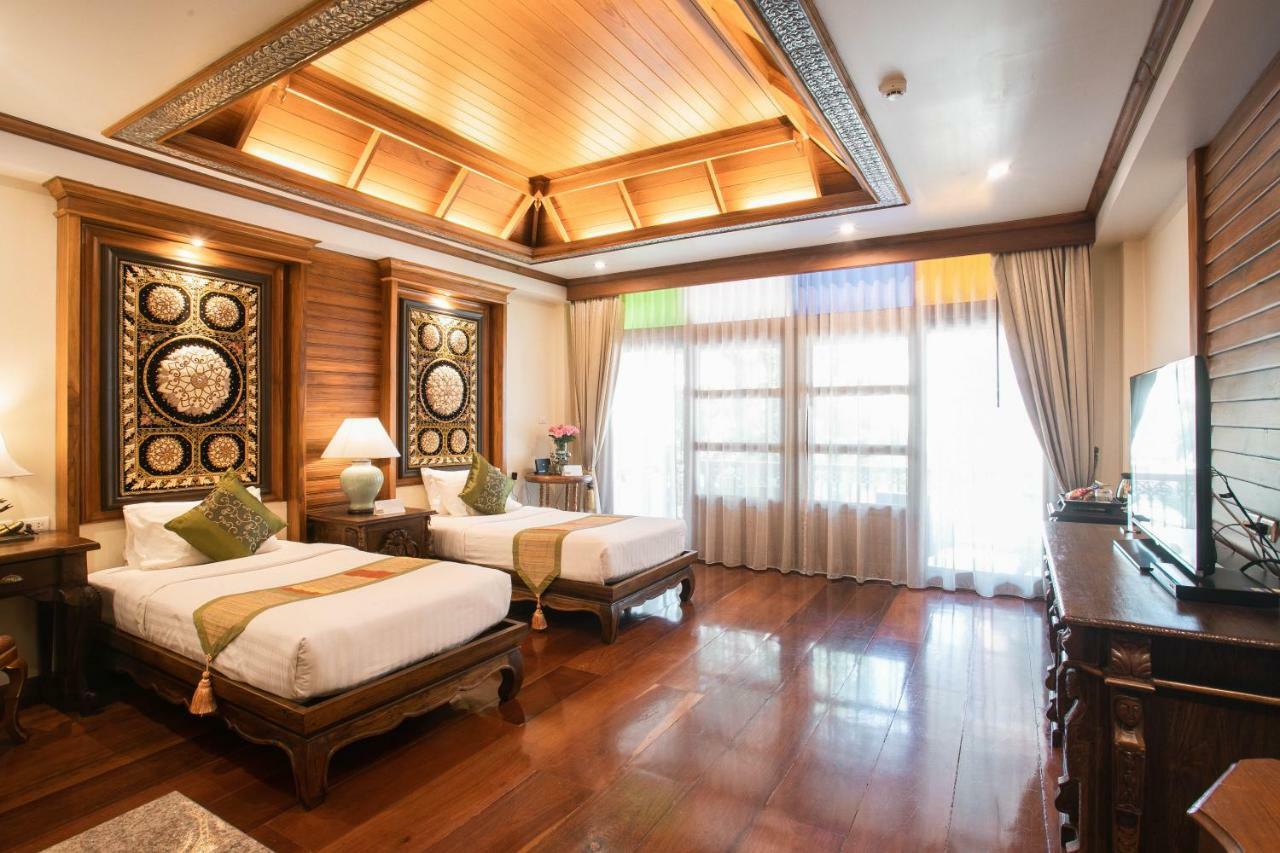 Luxury Twin Bed with Spa bathtub and Private Balcony