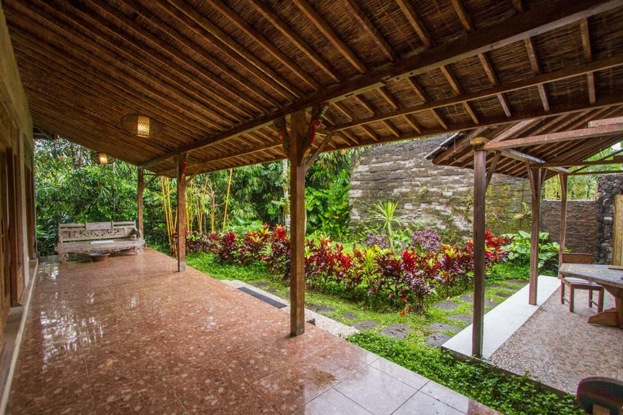One Bedroom Bungalow with Garden View