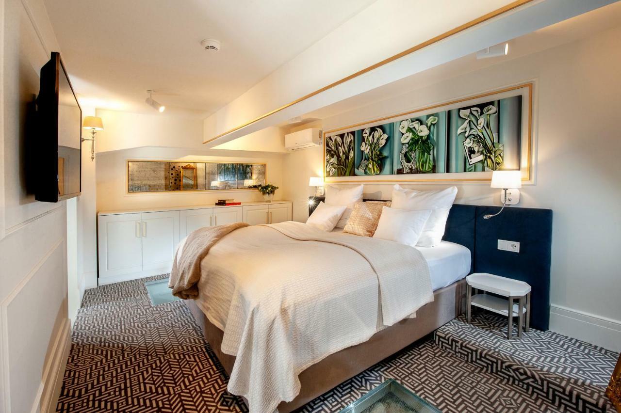 Luxury One-Bedroom Apartment
