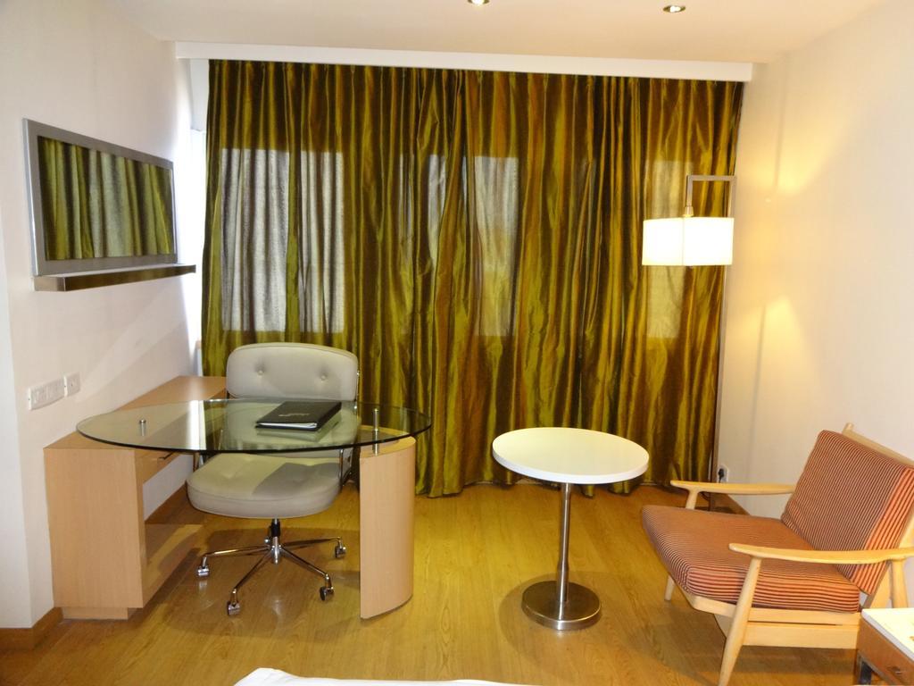 Business Club Room